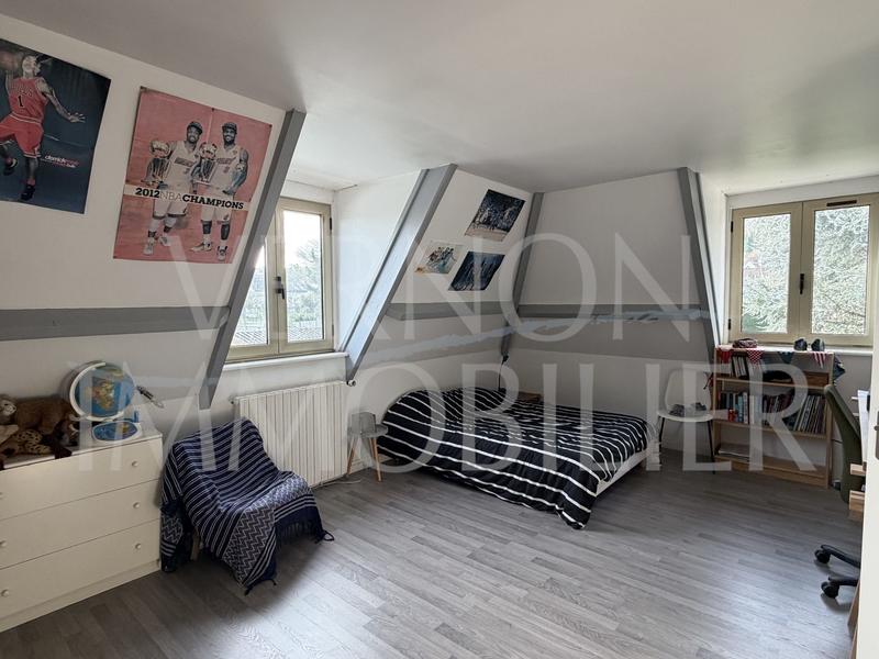 Maison - 225 m² - 7 pièces