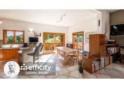 Maison - 229 m² - 7 pièces