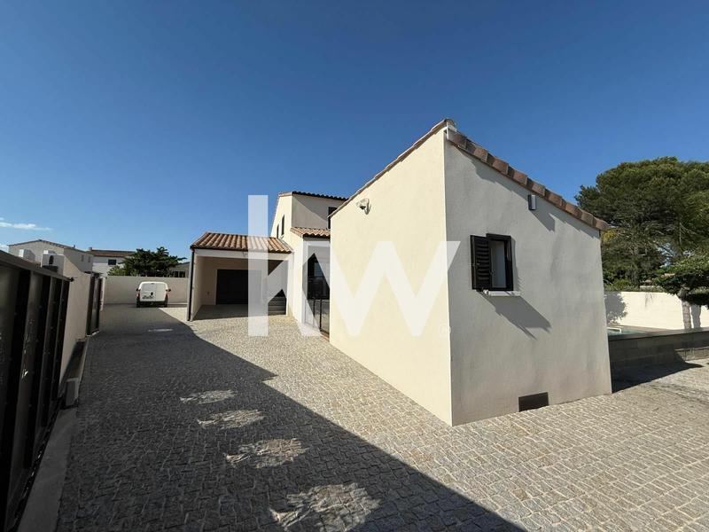 Maison contemporaine - 201 m² - 9 pièces