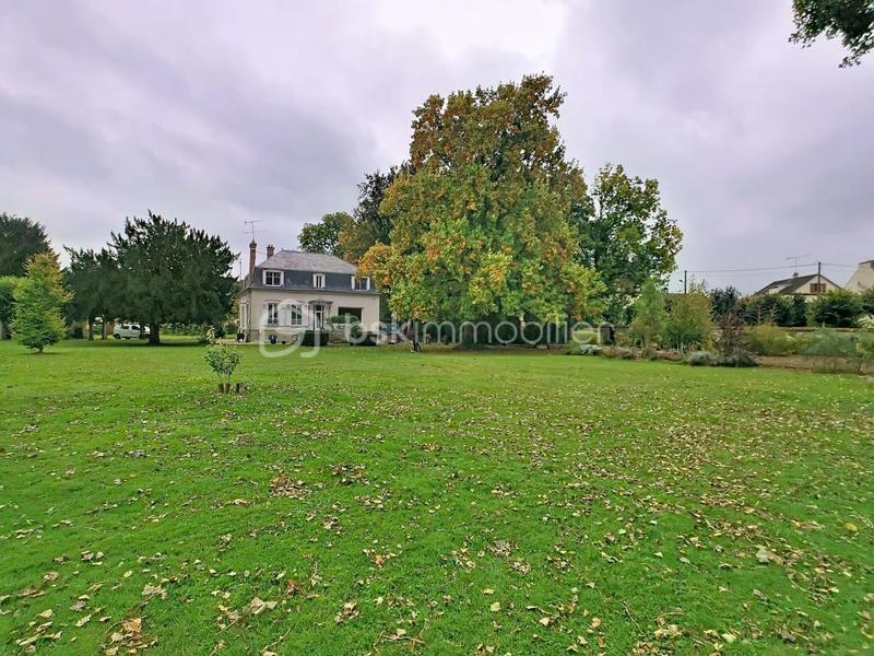 Propriété - 243 m² - 8 pièces