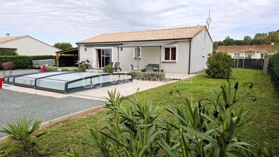 Maison traditionnelle - 88 m² - 4 pièces