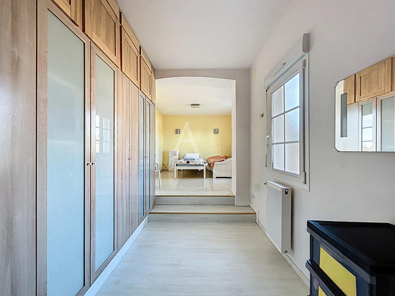 Maison - 232 m² - 8 pièces