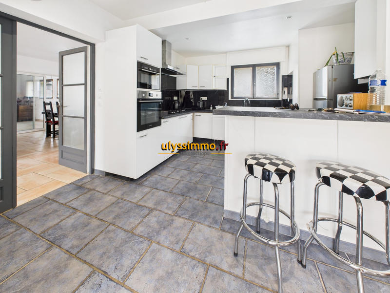 Maison ancienne - 230 m² - 6 pièces