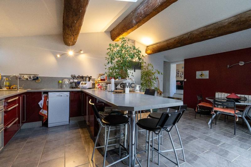 Maison - 234 m² - 8 pièces