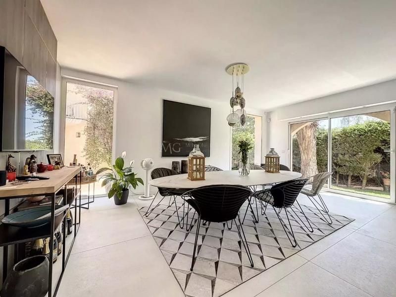 Maison - 400 m² - 10 pièces