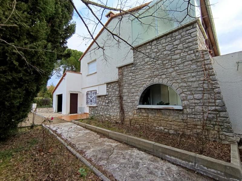 Maison - 270 m² - 8 pièces