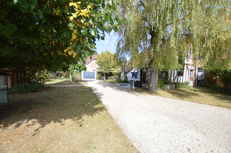 Maison - 202 m² - 9 pièces