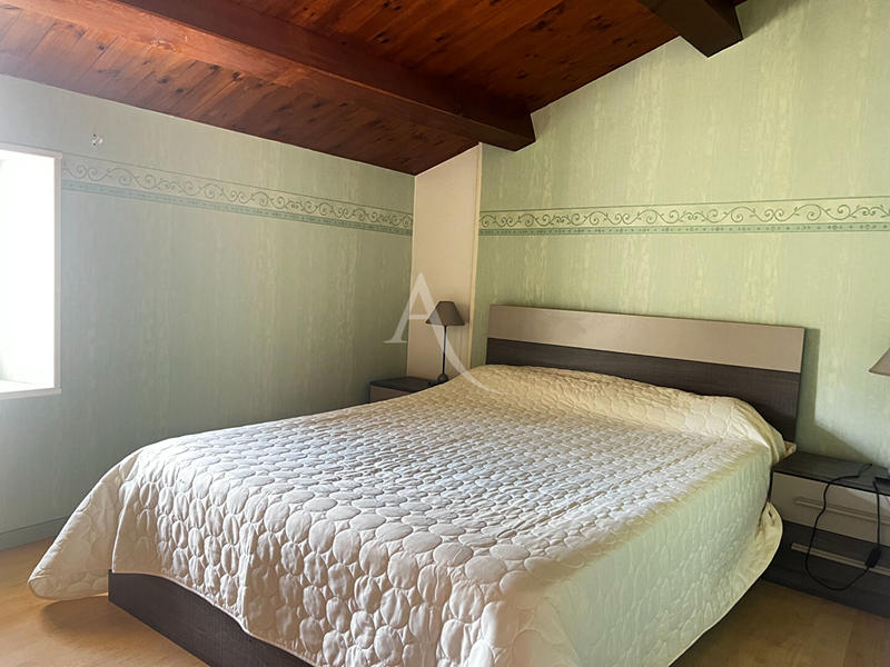 Maison - 200 m² - 9 pièces