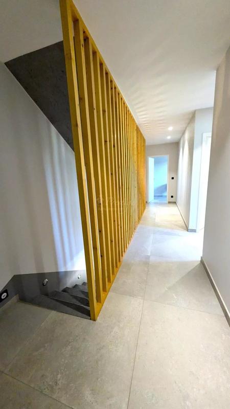 Maison - 260 m² - 7 pièces