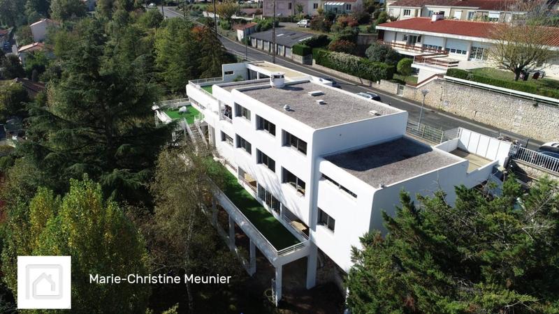 Villa - 265 m² - 9 pièces