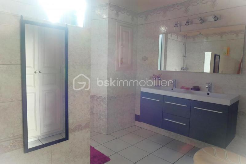 Maison traditionnelle - 119 m² - 6 pièces