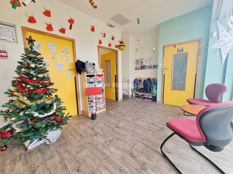 Local commercial - 181 m²