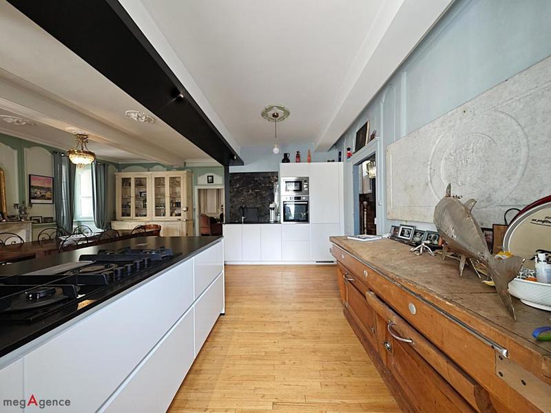 Maison - 280 m² - 10 pièces