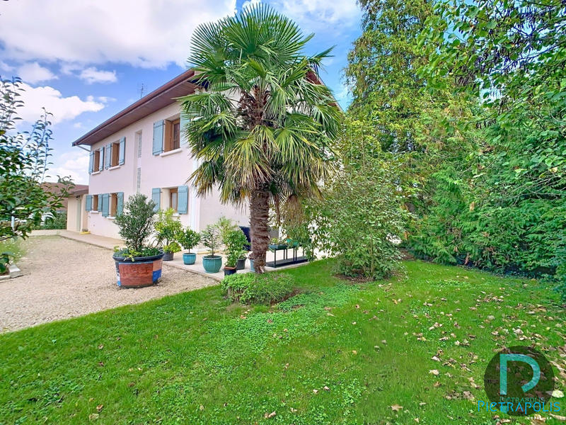 Maison - 202 m² - 6 pièces