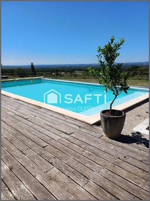 Maison - 140 m² - 6 pièces