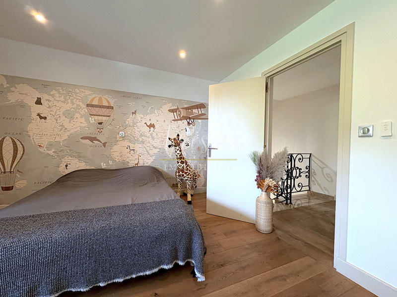 Villa - 345 m² - 8 pièces