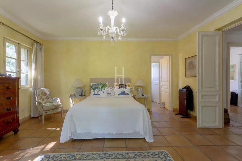 Mas - 300 m² - 9 pièces