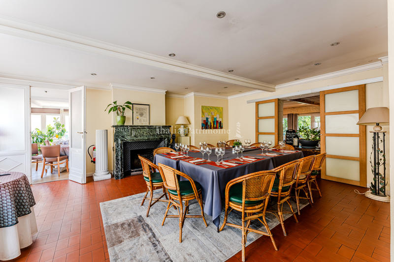 Appartement - 452 m² - 30 pièces