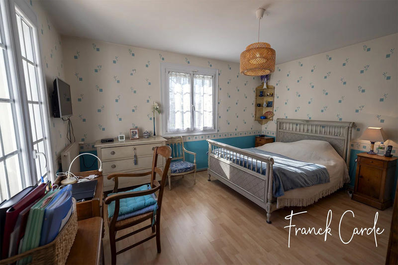 Maison - 225 m² - 8 pièces