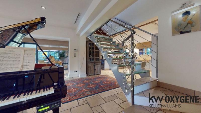 Propriété - 980 m²