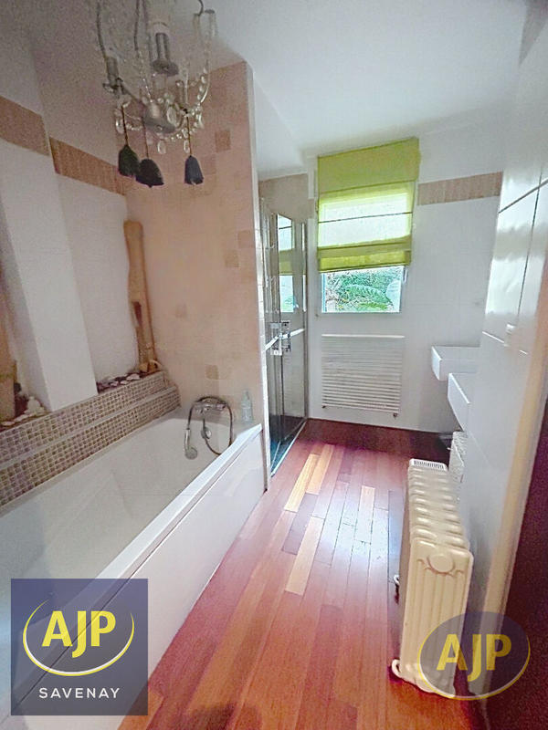 Maison - 200 m² - 9 pièces