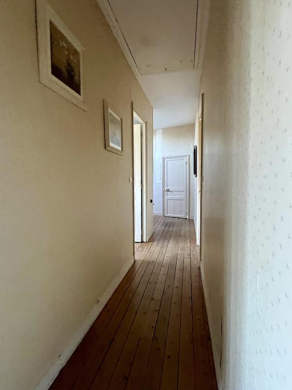 Maison traditionnelle - 166 m² - 6 pièces