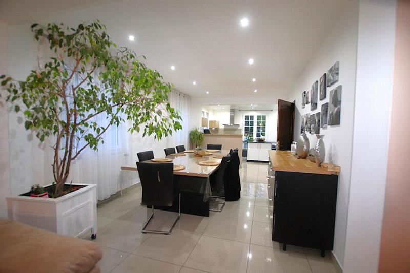 Demeure - 300 m² - 11 pièces