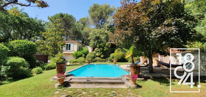 Villa - 261 m² - 7 pièces