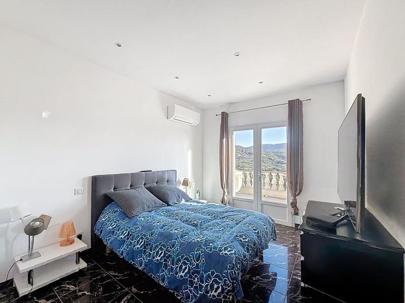 Villa - 196 m² - 4 pièces