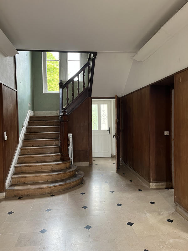 Maison - 256 m² - 9 pièces