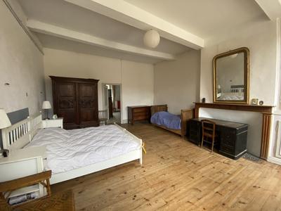 Maison - 350 m² - 11 pièces