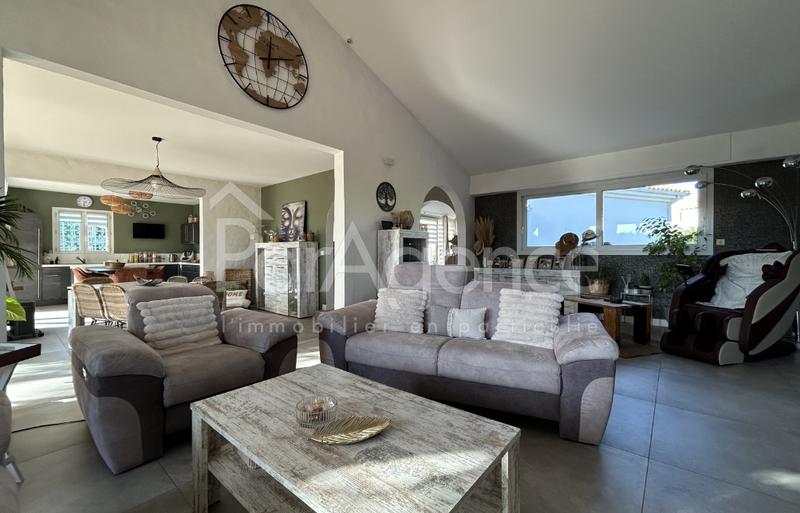 Maison - 246 m² - 6 pièces