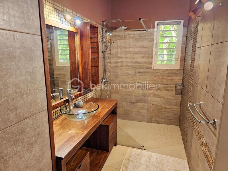 Propriété - 189 m² - 6 pièces