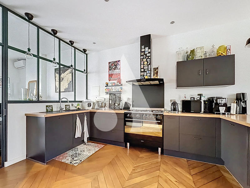 Appartement - 250 m² - 10 pièces