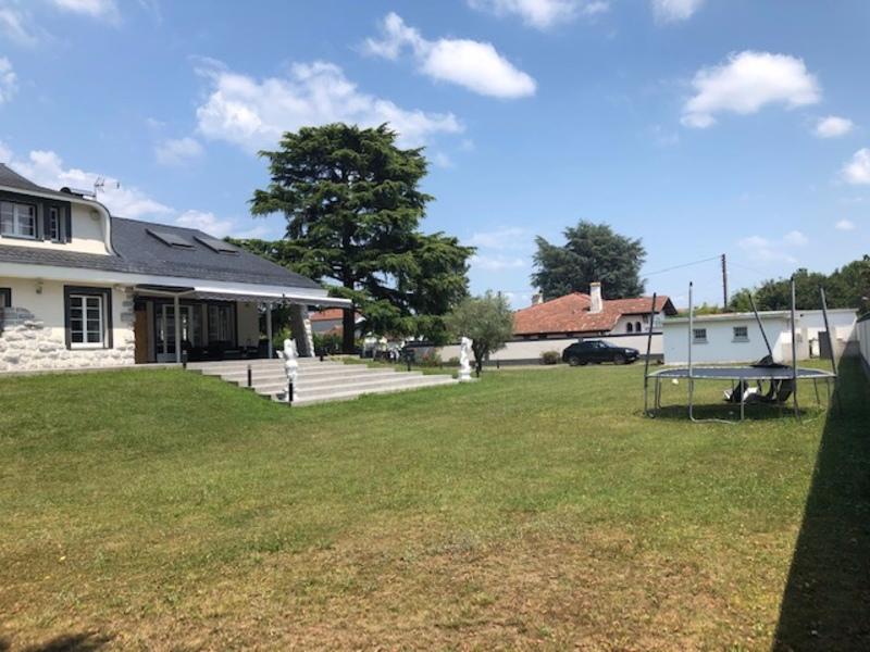 Maison - 300 m² - 12 pièces