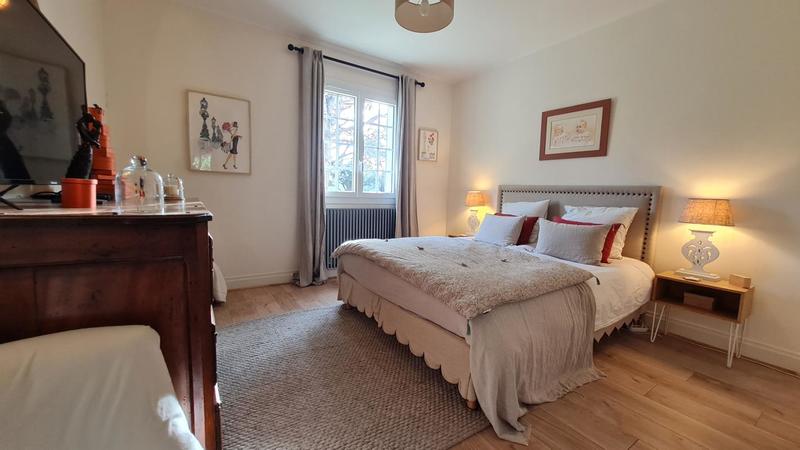 Maison - 230 m² - 8 pièces