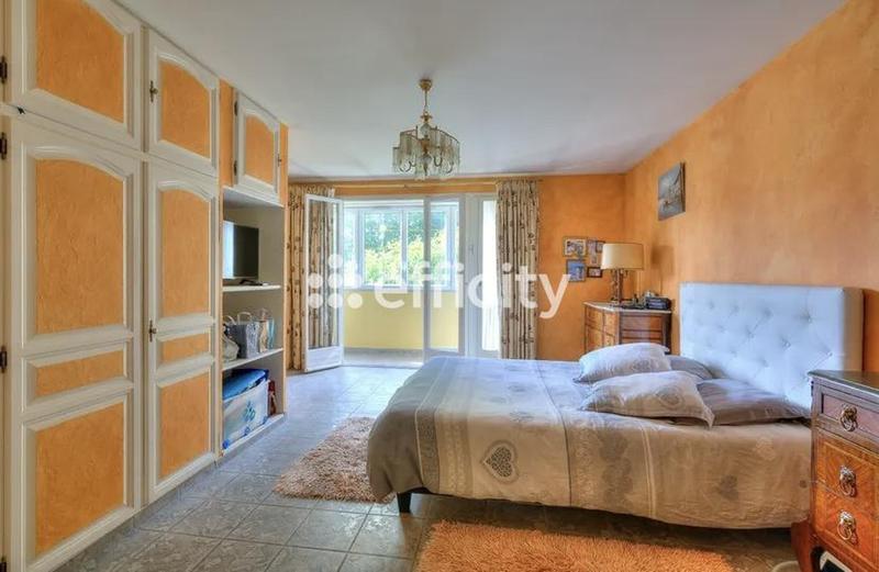 Pavillon - 238 m² - 9 pièces