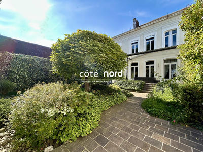 Maison - 350 m² - 11 pièces