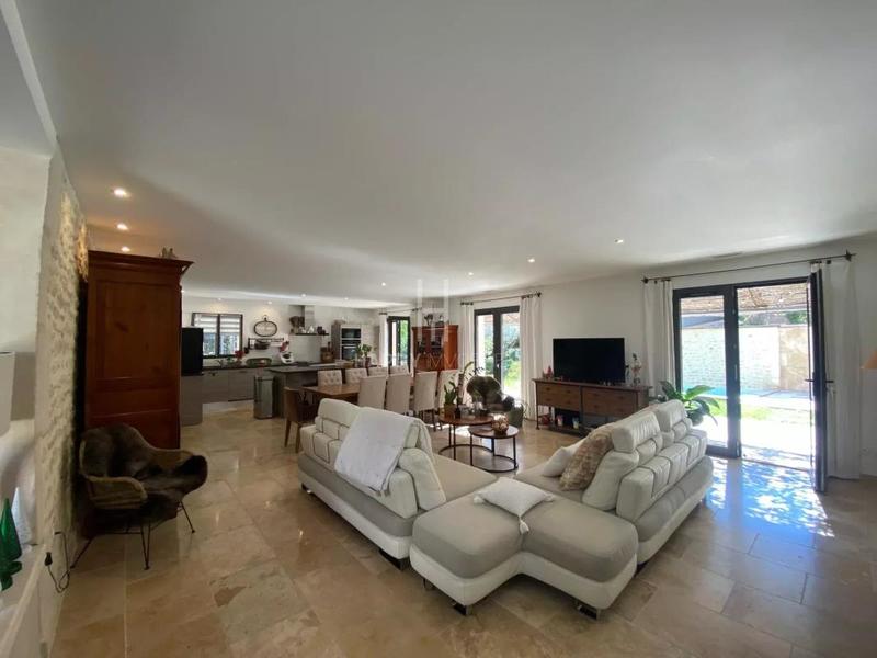 Maison - 180 m² - 7 pièces