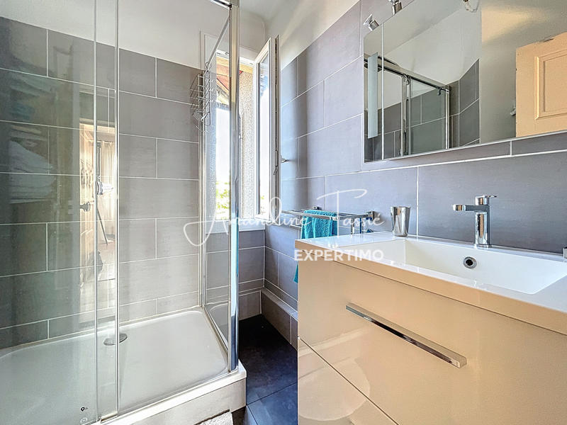 Maison - 202 m² - 7 pièces