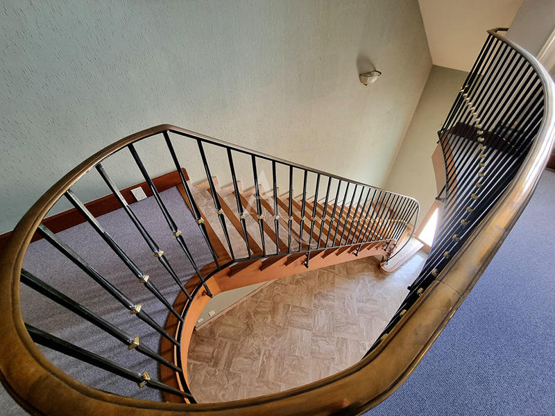 Maison - 230 m² - 7 pièces