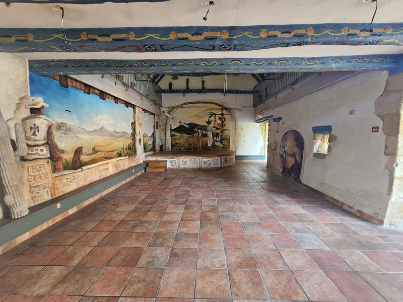 Maison - 2 135 m² - 52 pièces