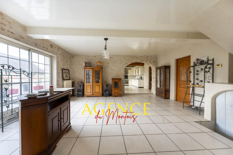 Maison - 251 m² - 5 pièces