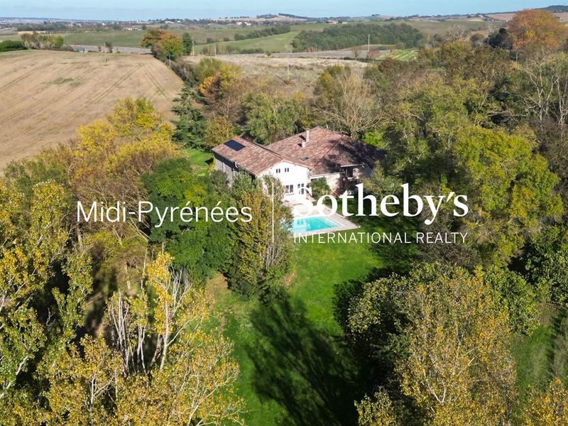 Maison - 296 m² - 7 pièces