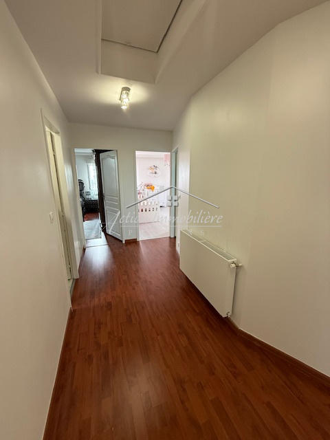 Maison - 234 m² - 6 pièces