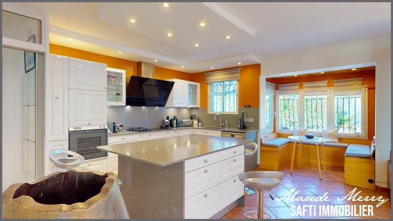 Villa - 210 m² - 7 pièces