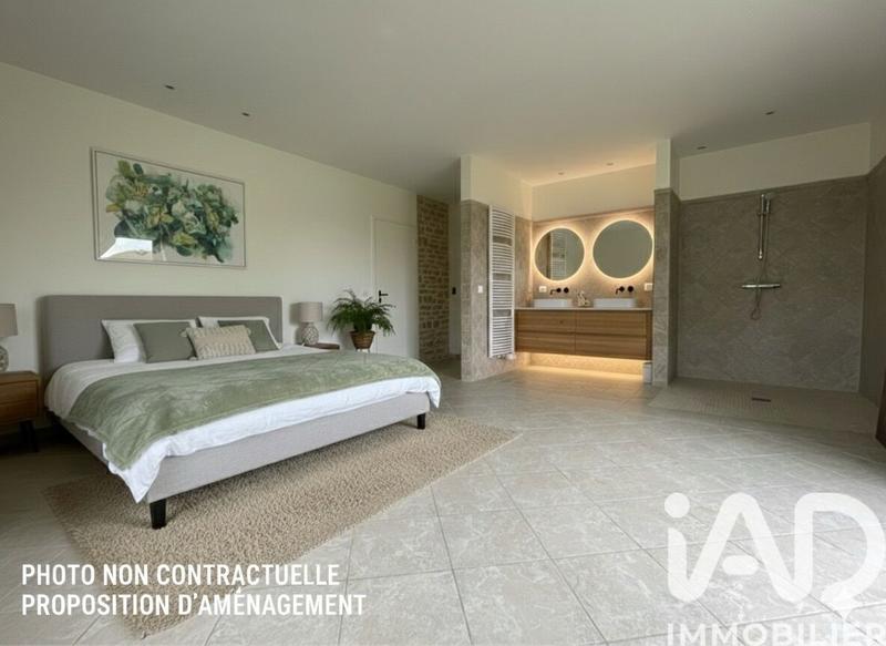 Maison - 243 m² - 8 pièces