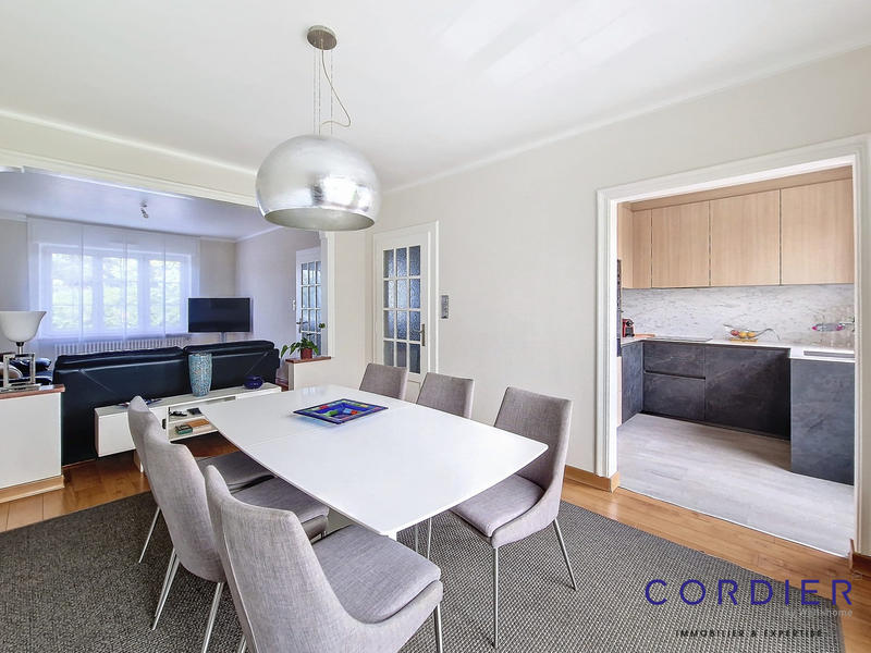 Maison - 150 m² - 8 pièces