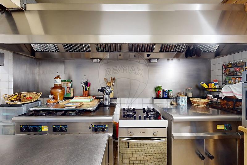 Maison - 245 m² - 6 pièces