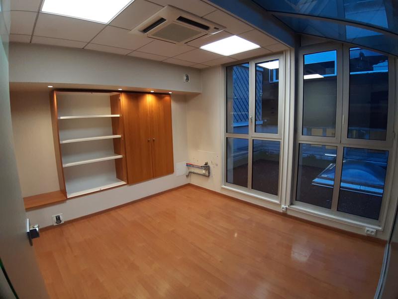 Local commercial - 229 m² - 6 pièces